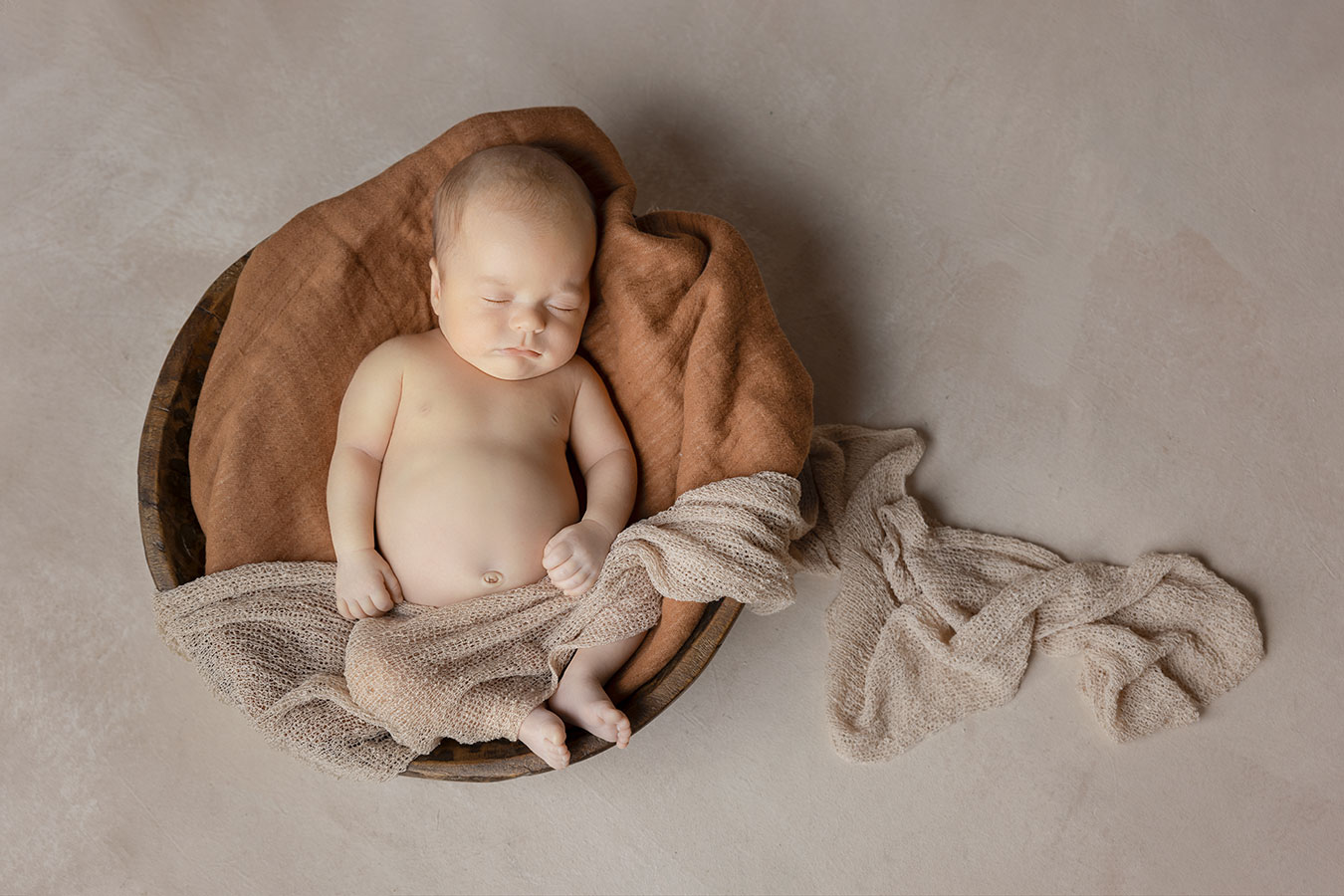 Vastasyntyneen kuvaus Henna Ikonen.