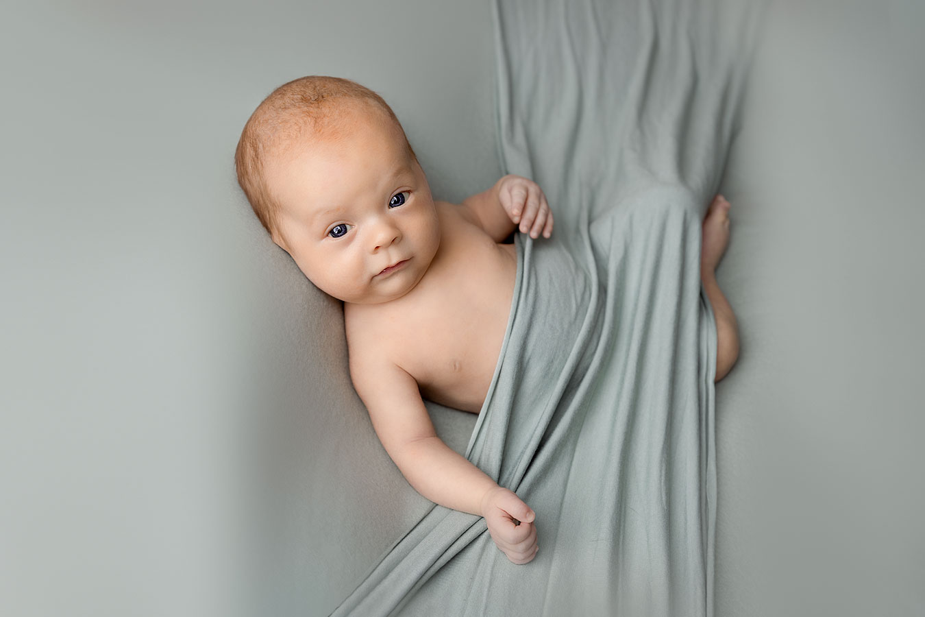 Vastasyntyneen kuvaus studiolla Henna Ikonen.