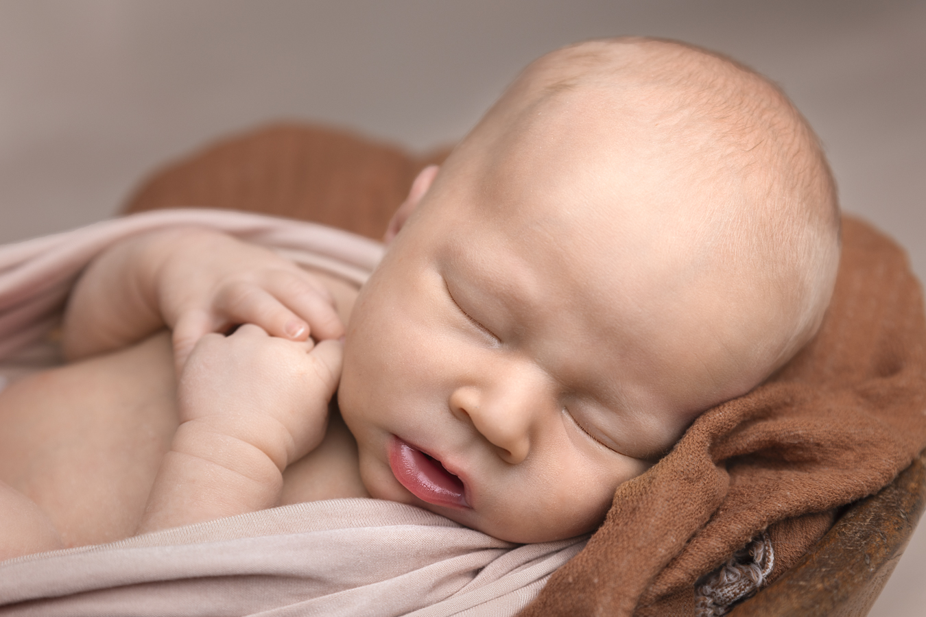 Vastasyntyneenkuvaus Henna Ikonen.