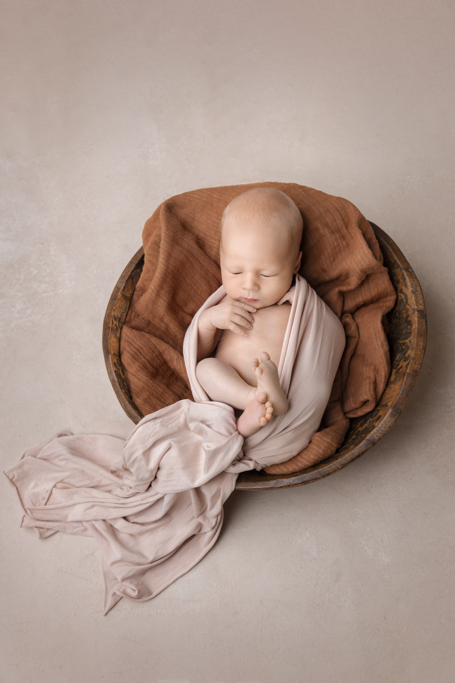 Vastasyntyneen kuvaus Henna Ikonen.