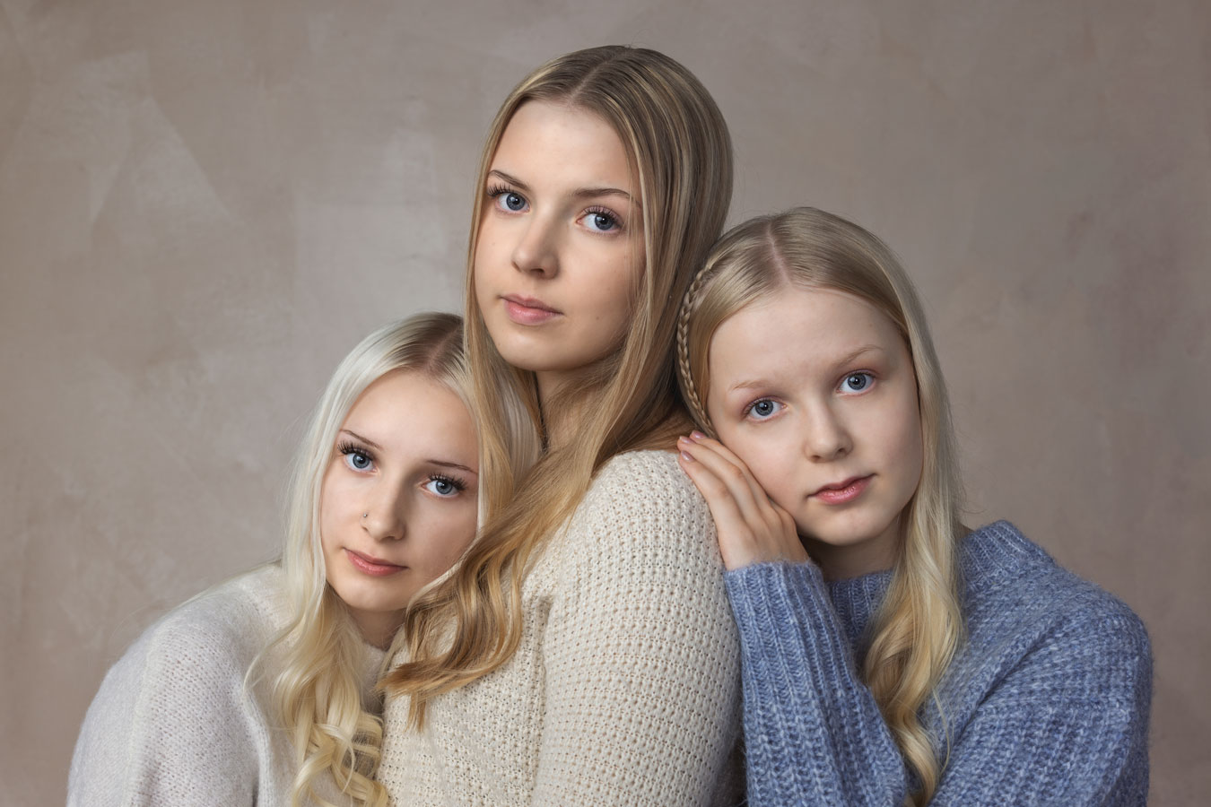 Sisarus kuvaus studiossa Valokuvaaja Henna Ikonen Varkaus.