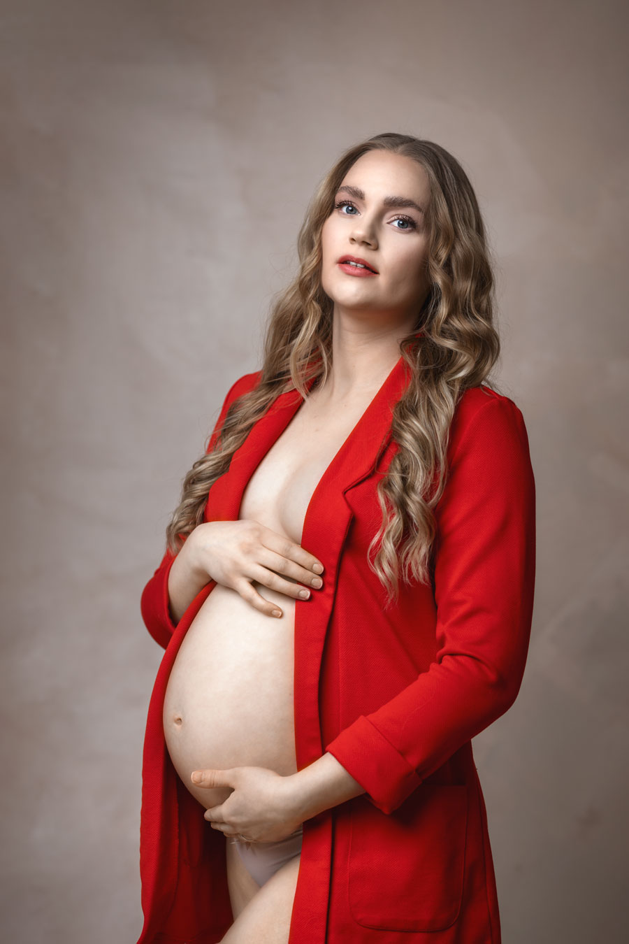 raskauskuvaus studiossa Varkaudessa Valokuvaaja Henna Ikonen.