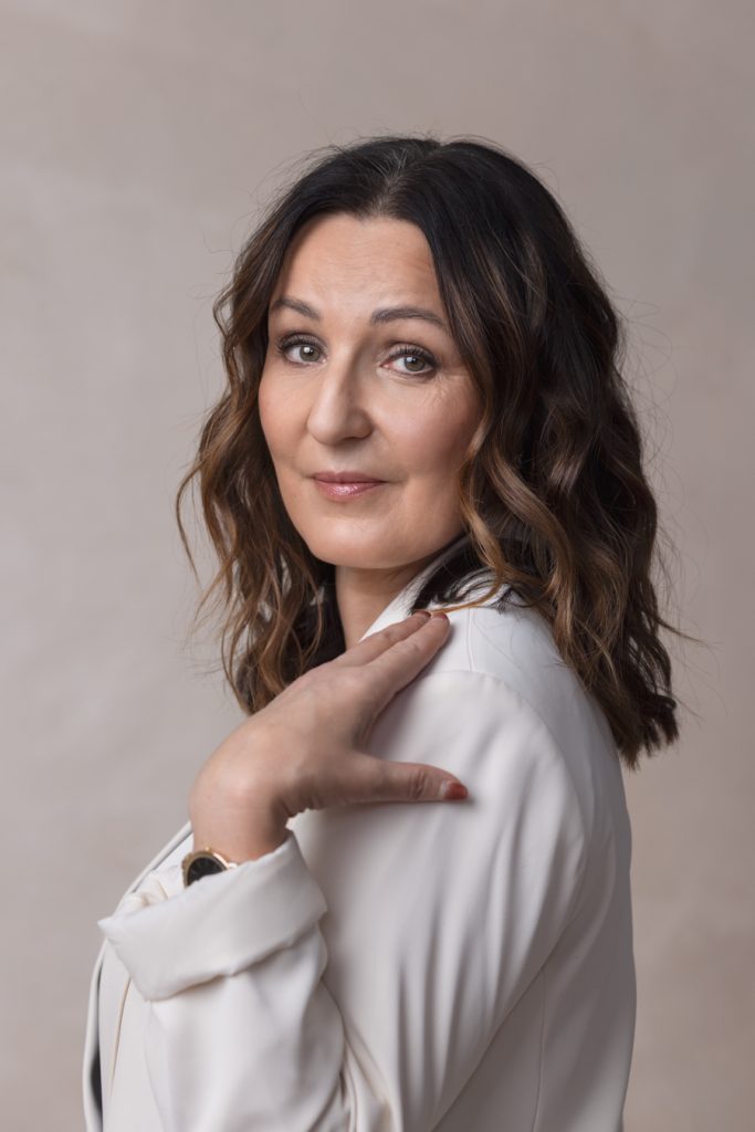 Profiilikuvaus studiossa Valokuvaaja Henna Ikonen Varkaus.