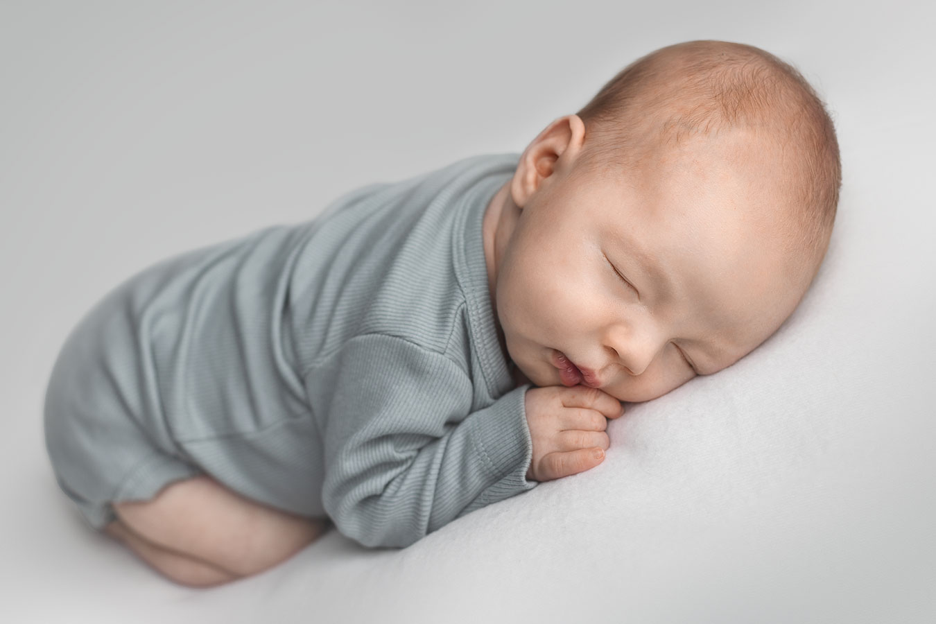 Vastasyntyneen kuvaus Valokuvaaja Henna Ikonen.